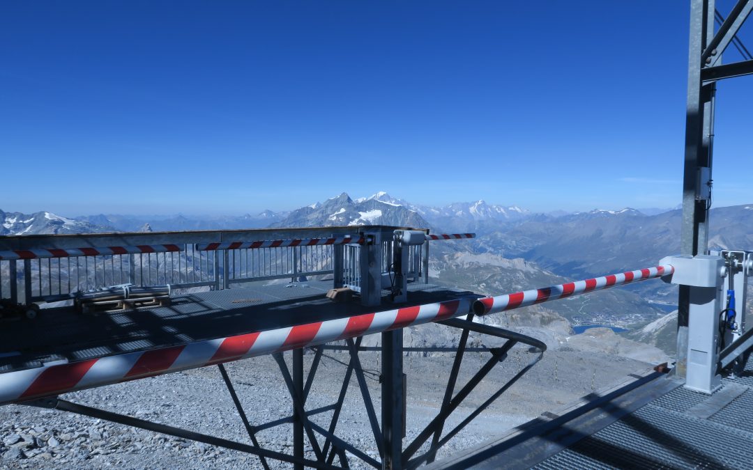 Tignes, cet été : conception, fabrication et montage des barrières de la gare amont du téléphérique de la Grande Motte.